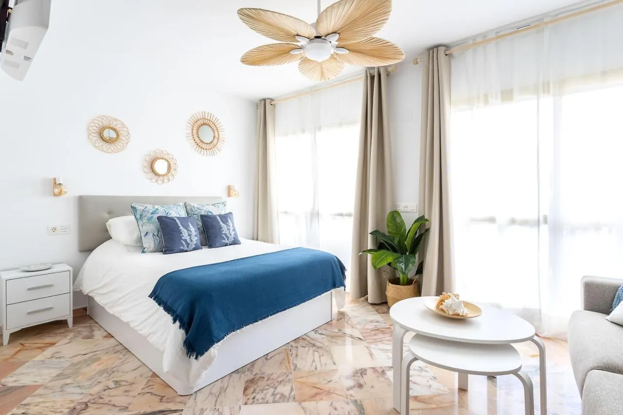 OleHolidays 316 Romana Playa primera linea playa Marbella Apartamento